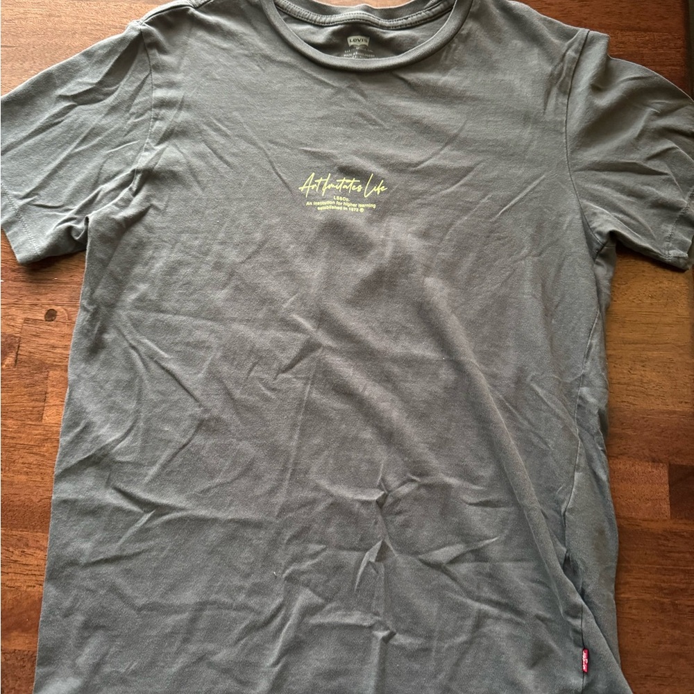 Levi’s Graphic Tee